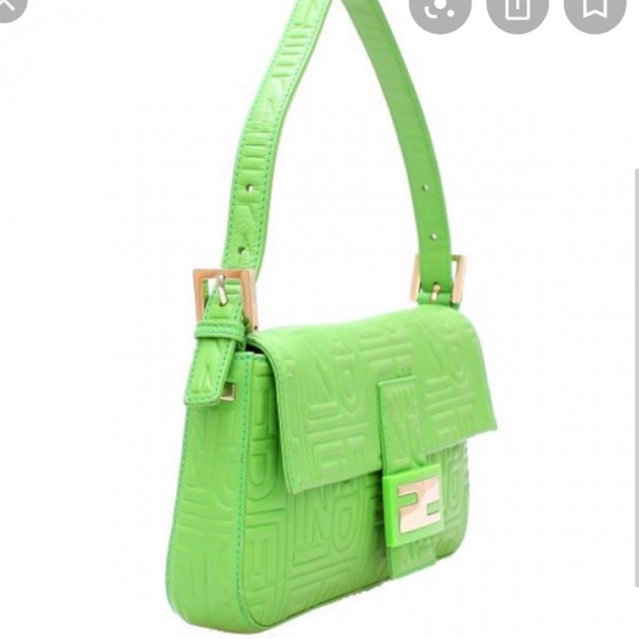 Fendi baguette purse in green - Picture 2 of 2